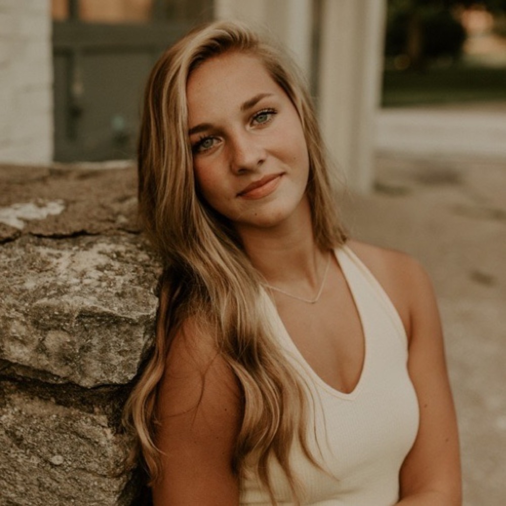 Meet your Posher, Olivia